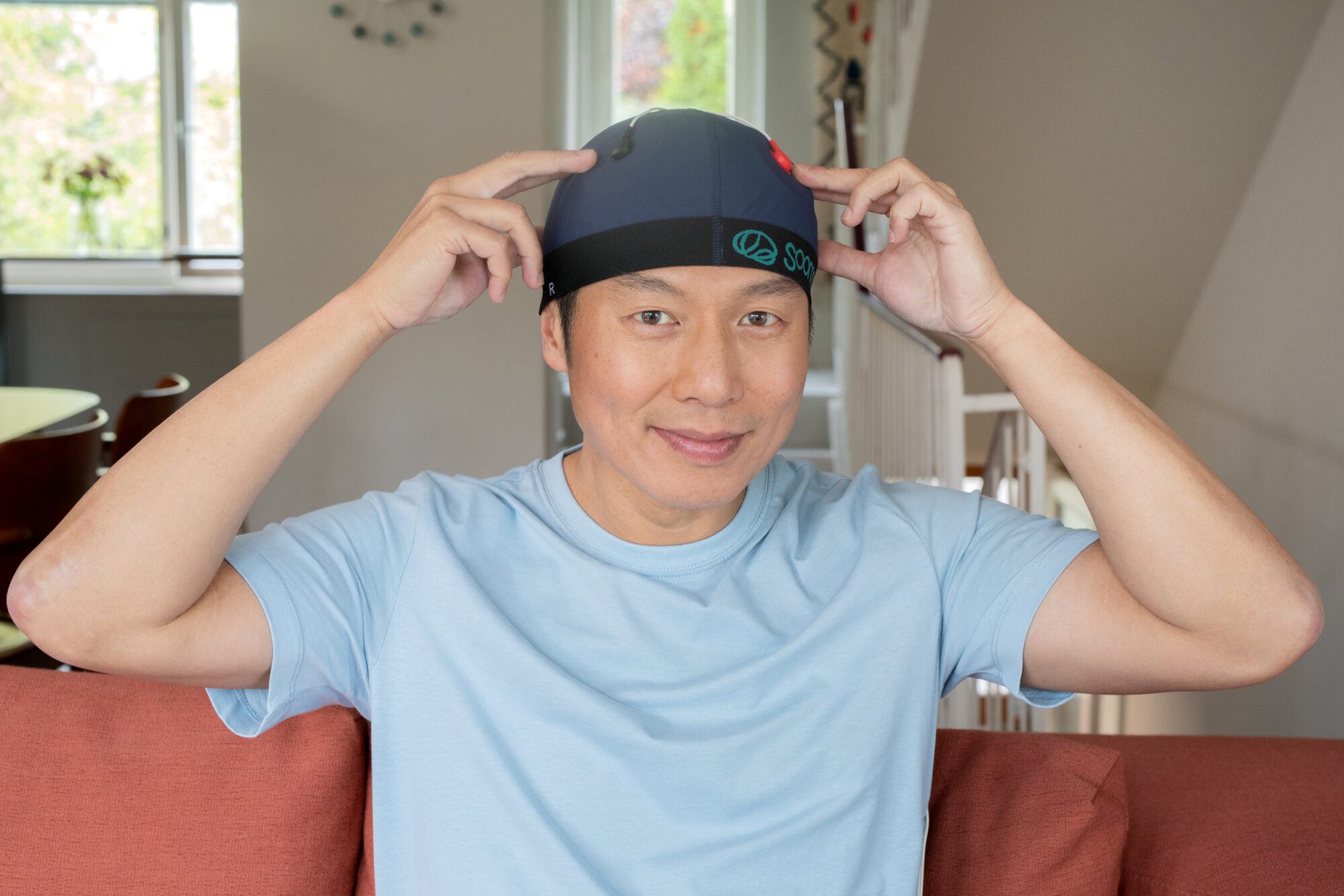 Sooma tDCS — ilustracja używania urządzenia